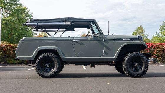 Modified 1968 Jeep Jeepster Commando V6