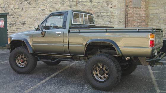 Modified 1987 Toyota Pickup 4×4