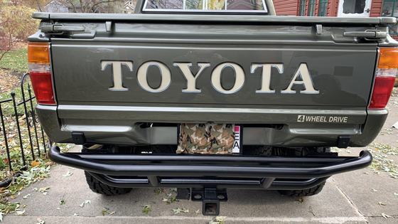Modified 1987 Toyota Pickup 4×4