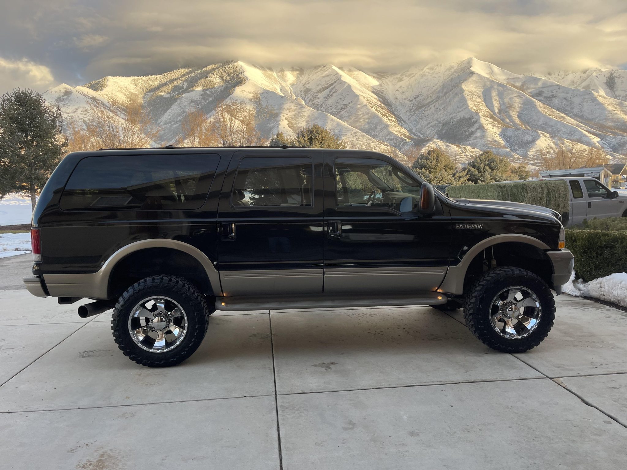 Modified 2004 Ford Excursion Eddie Bauer