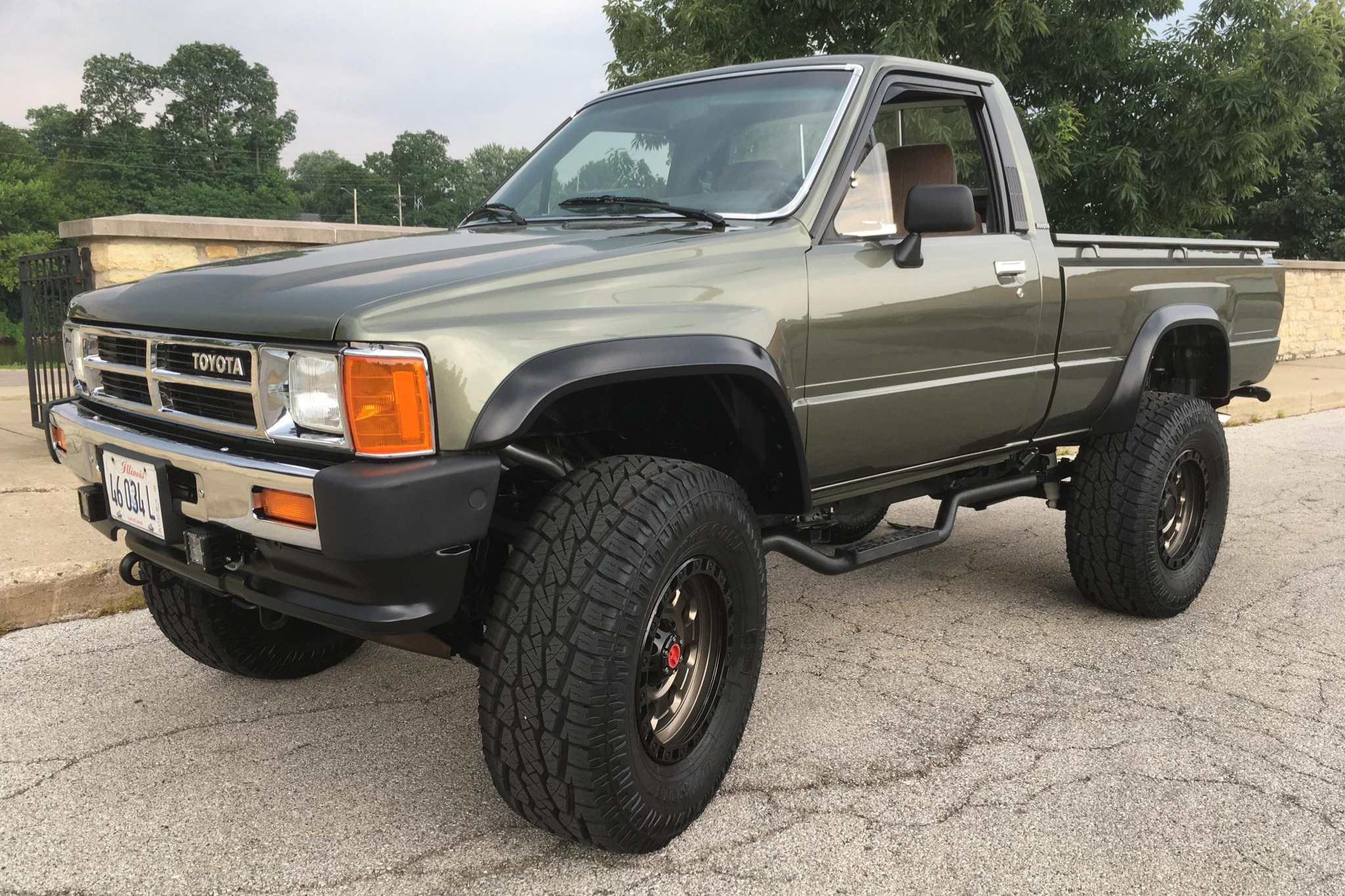 Modified 1987 Toyota Pickup 4×4