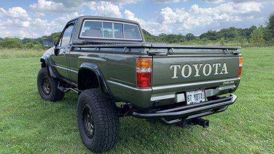 Modified 1987 Toyota Pickup 4×4