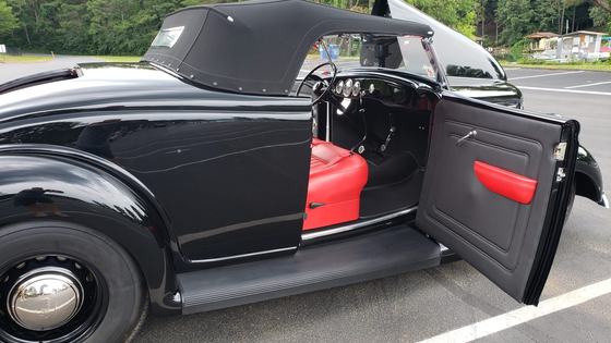 Edelbrock Racing V8-Powered 1936 Ford Roadster