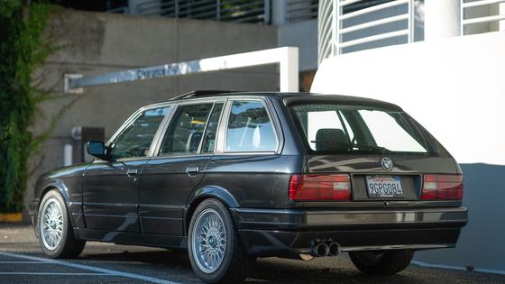 Euro BMW E30 Touring by CAtuned