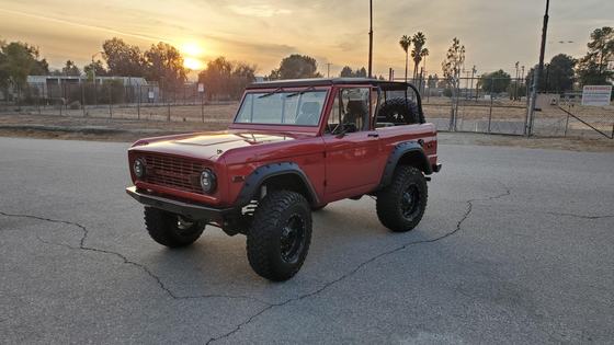 1975 Ford Bronco Modified by baderink