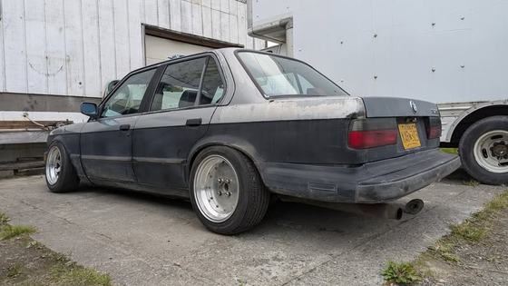 BMW E30 on 15-Inch Longchamps
