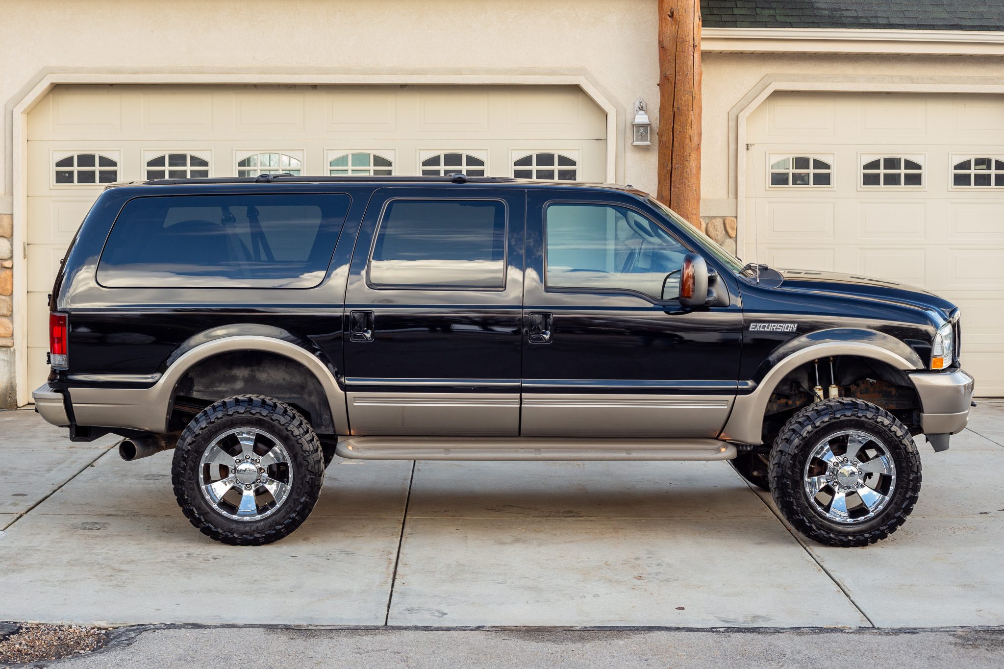 Modified 2004 Ford Excursion Eddie Bauer