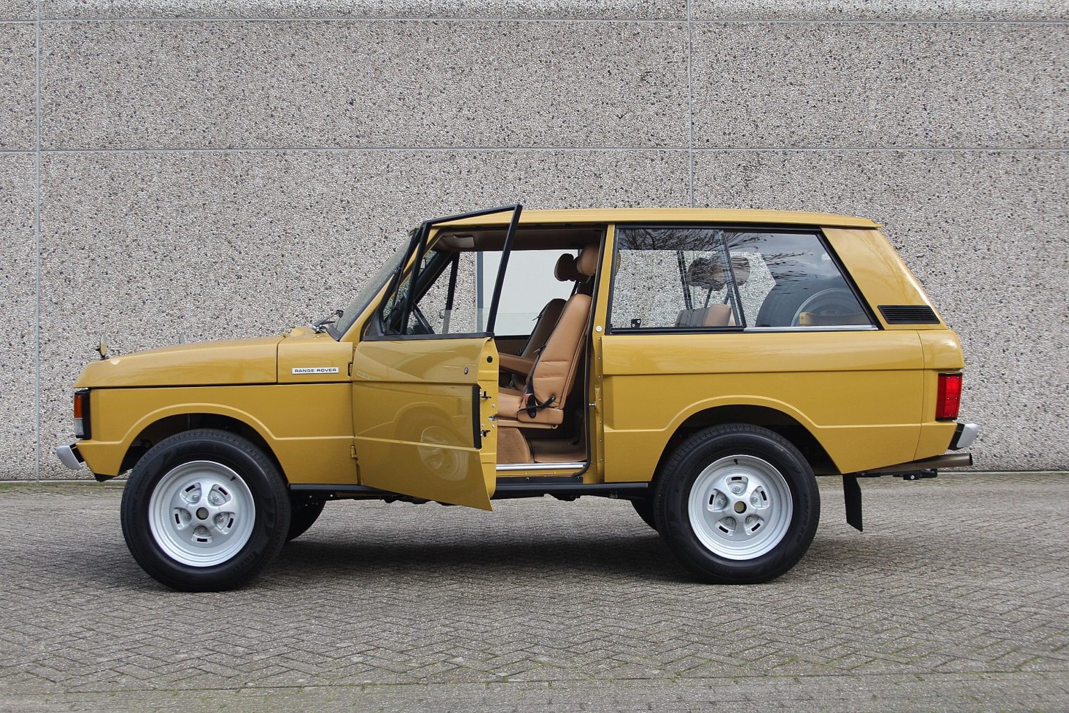 500hp LT1-Powered 1972 Range Rover S1