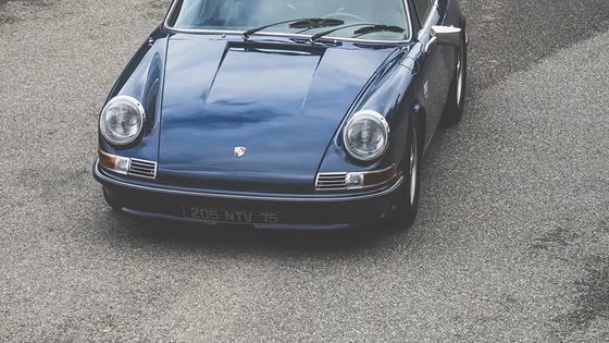 Porsche 911 S 2.4 Regency Blue Restomod