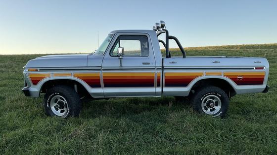 Modified 1976 Ford F-100 Ranger XLT 4×4