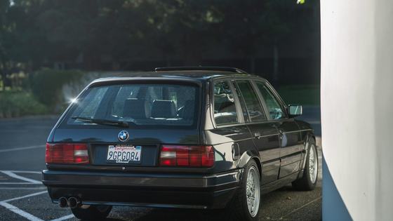 Euro BMW E30 Touring by CAtuned