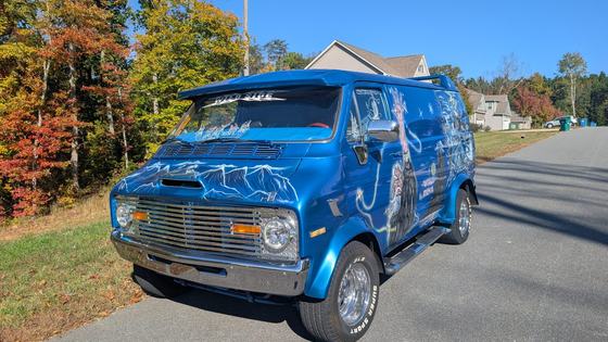 1977 Dodge Tradesman B200 "Wild Side"