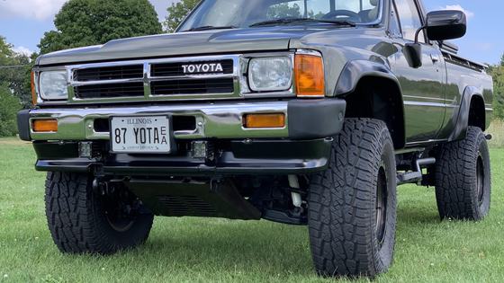 Modified 1987 Toyota Pickup 4×4