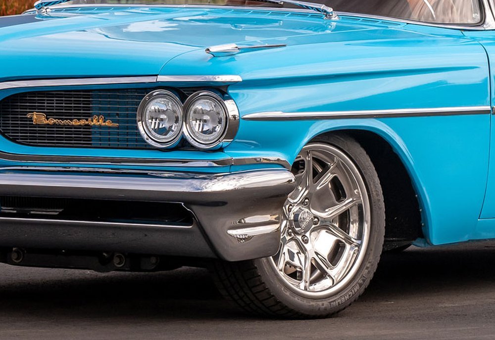 1959 Pontiac Bonneville Restomod in Riviera Blue