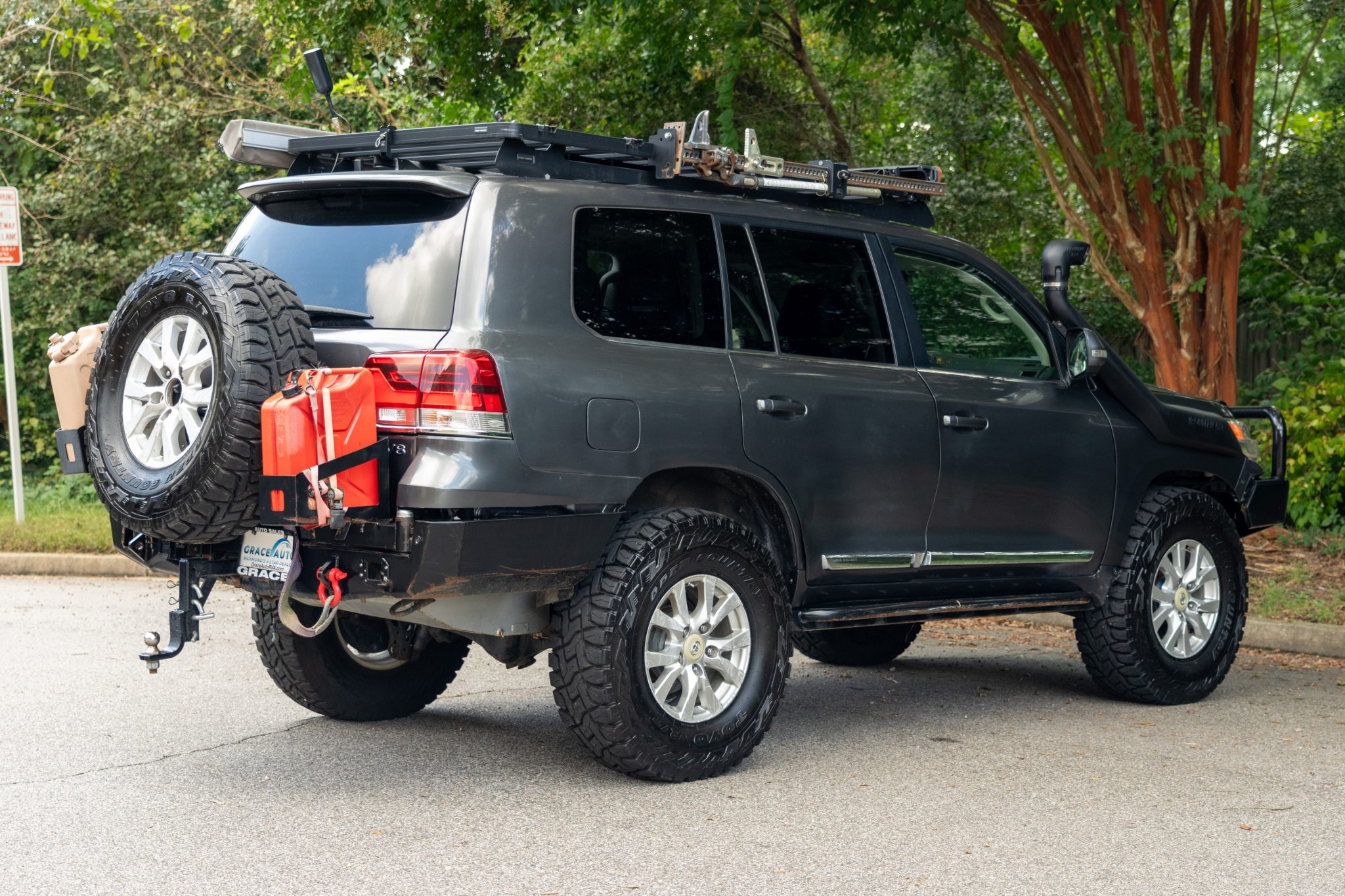 Modified Toyota Land Cruiser URJ200