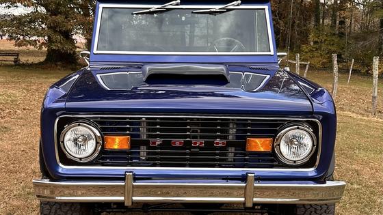 302ci V8 1975 Ford Bronco Half-Cab Pickup