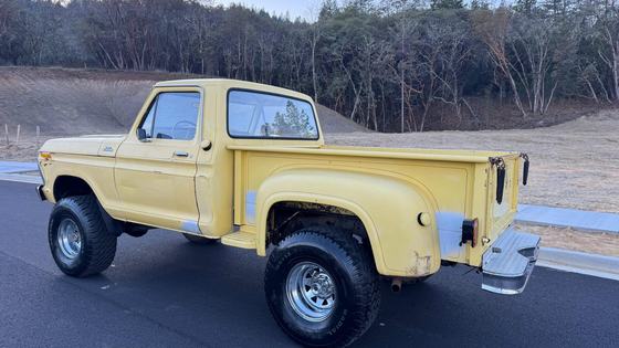 1977 Ford F-150 Custom Flareside 4×4