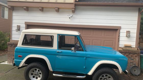 Modified 1970 Ford Bronco with 302ci V8