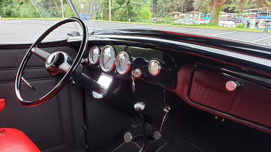 Edelbrock Racing V8-Powered 1936 Ford Roadster
