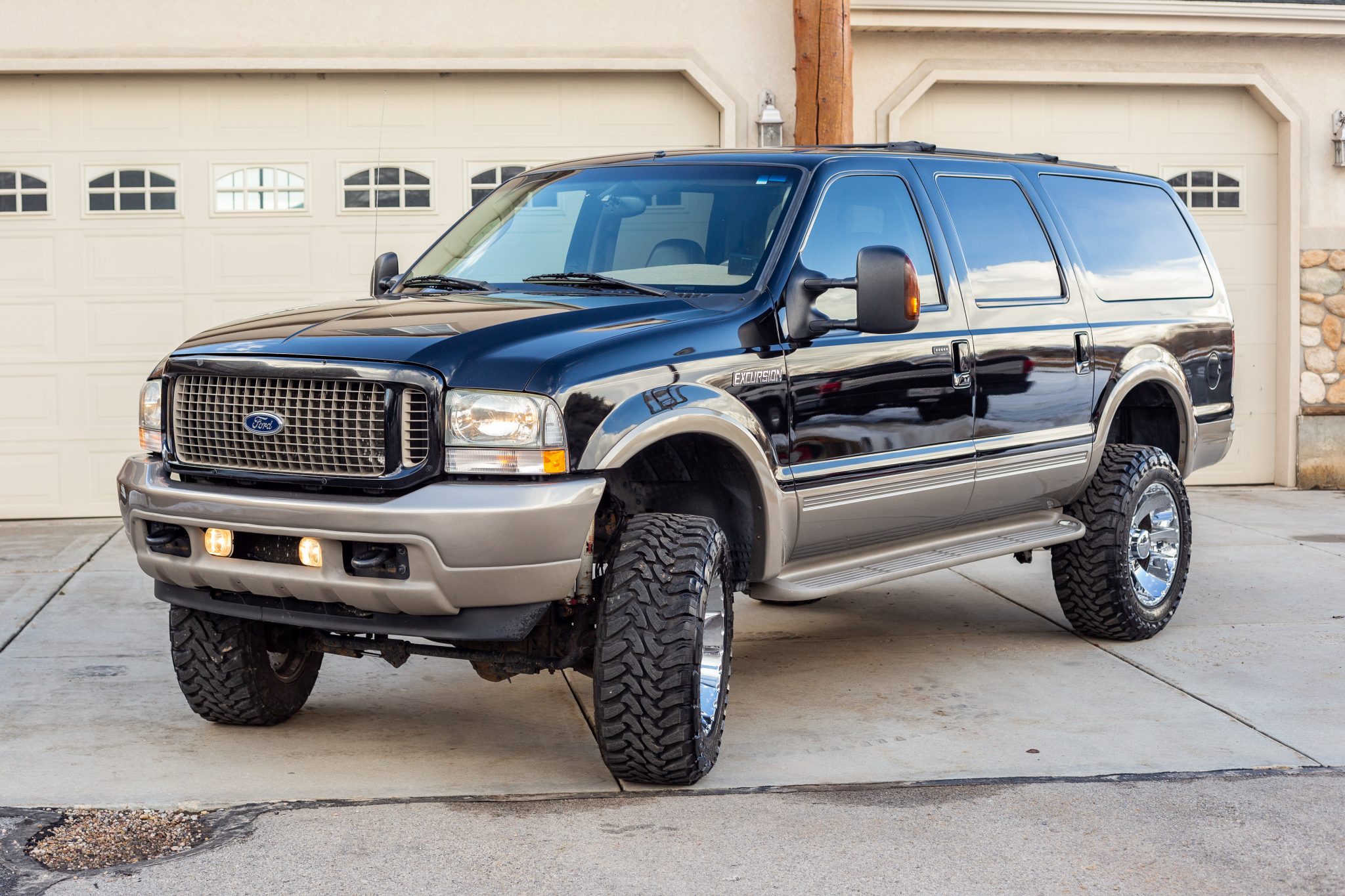 Modified 2004 Ford Excursion Eddie Bauer