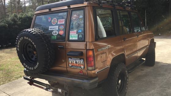 1988 Isuzu Trooper by the_watson