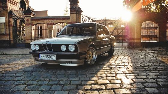 1984 BMW E28 520i by Wiktoria & Marcin Włodarczyk