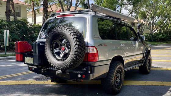 2002 Lexus LX470 by Terry Bravis