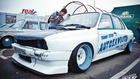 BMW E30 on Steelies