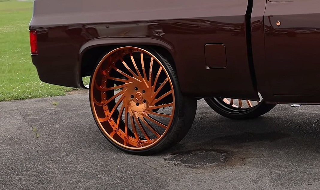 LS-Swapped Chevrolet C10 with 30-Inch Forgiatos