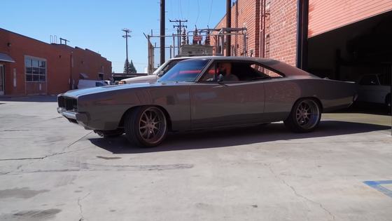 1969 Dodge Charger with 6.1L HEMI V8 Swap