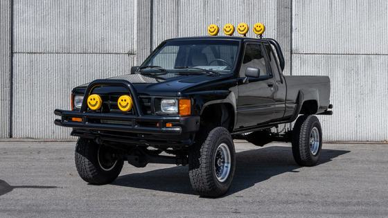 1985 Toyota Pickup Xtracab SR5 4×4 by SOS Customs