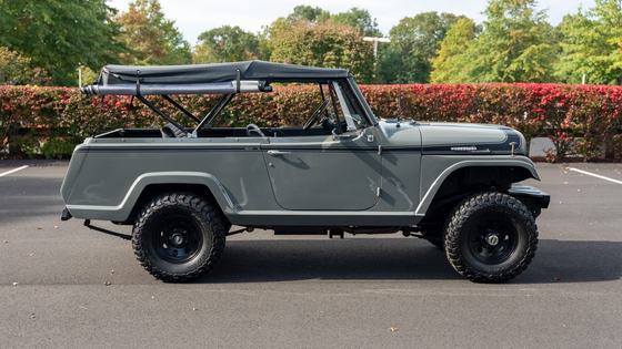 Modified 1968 Jeep Jeepster Commando V6
