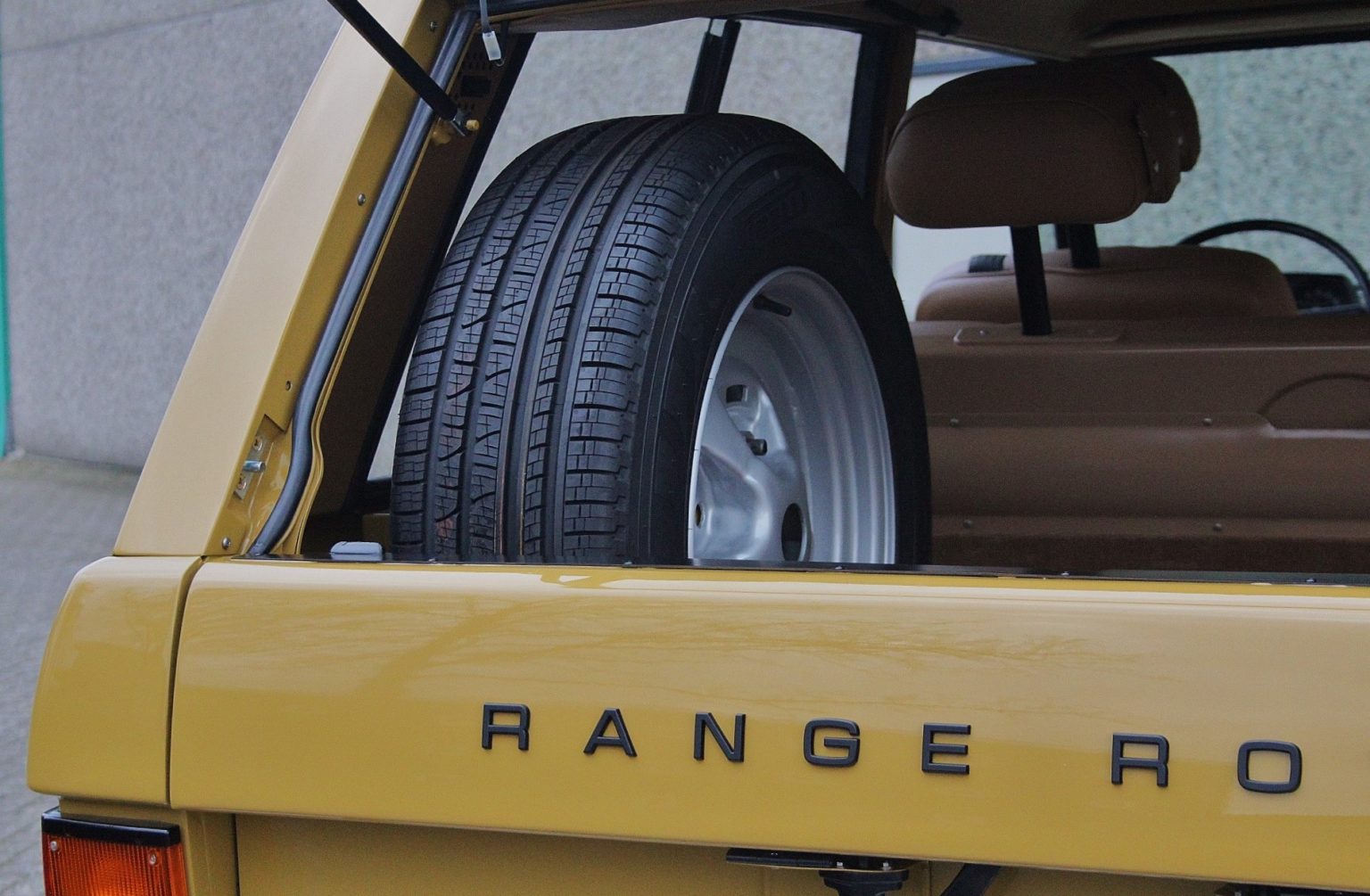 500hp LT1-Powered 1972 Range Rover S1