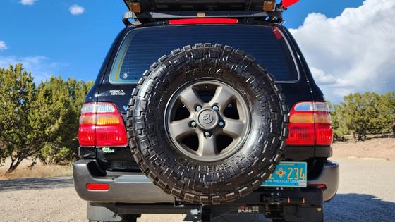 Modified Toyota Land Cruiser UZJ100
