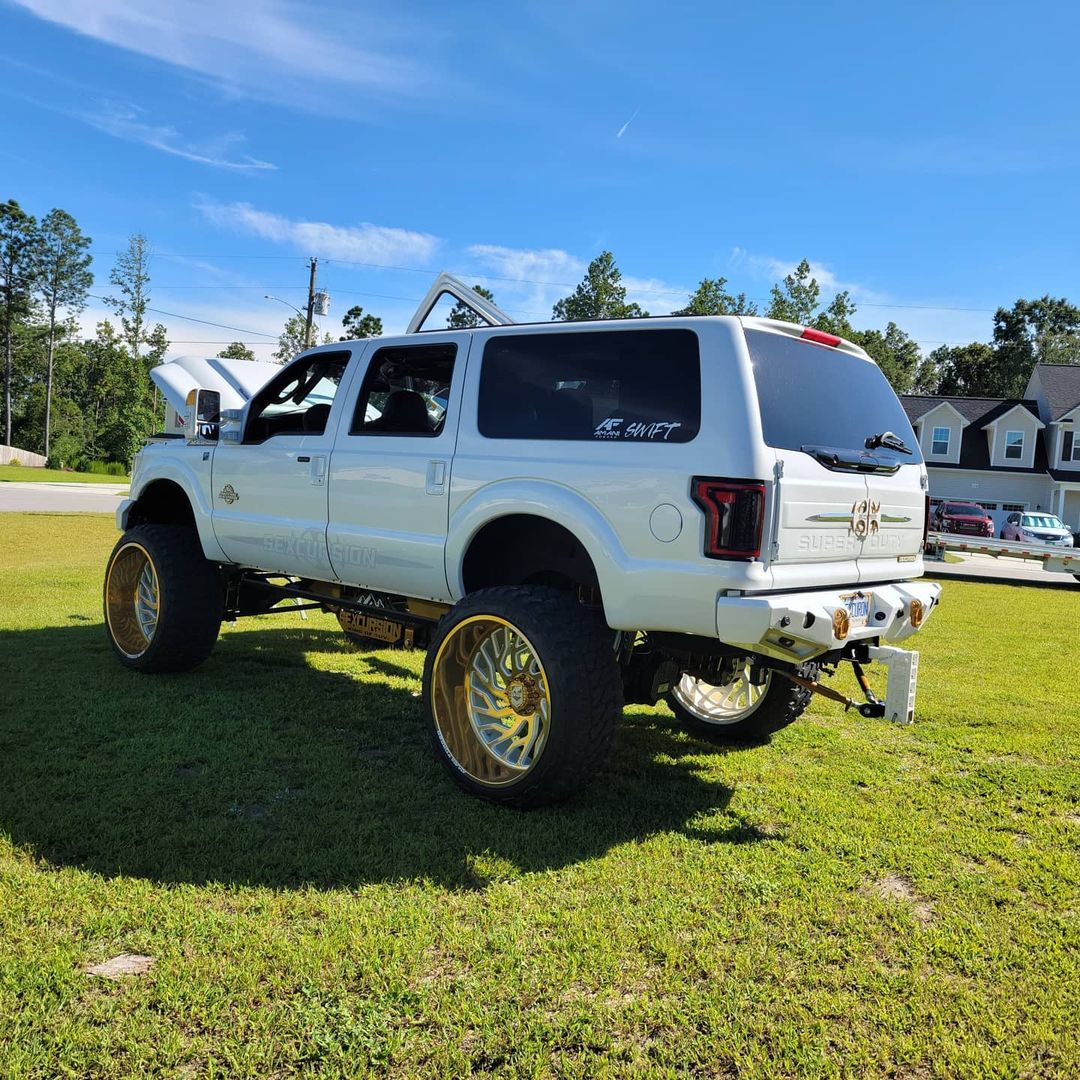 600hp Diesel 2002 Ford Excursion with Lambo Doors