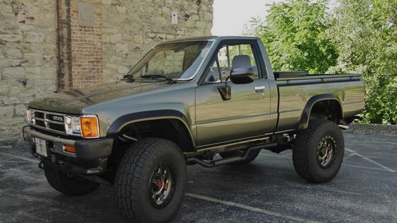 Modified 1987 Toyota Pickup 4×4