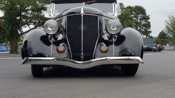 Edelbrock Racing V8-Powered 1936 Ford Roadster