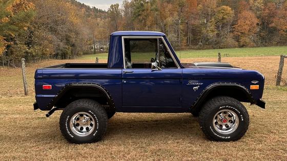302ci V8 1975 Ford Bronco Half-Cab Pickup