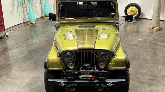 1984 Jeep CJ-8 Scrambler 5-Speed