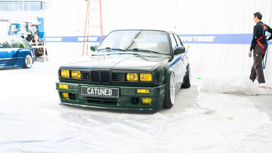 The Greenmaxhine BMW E30 Sedan by CAtuned