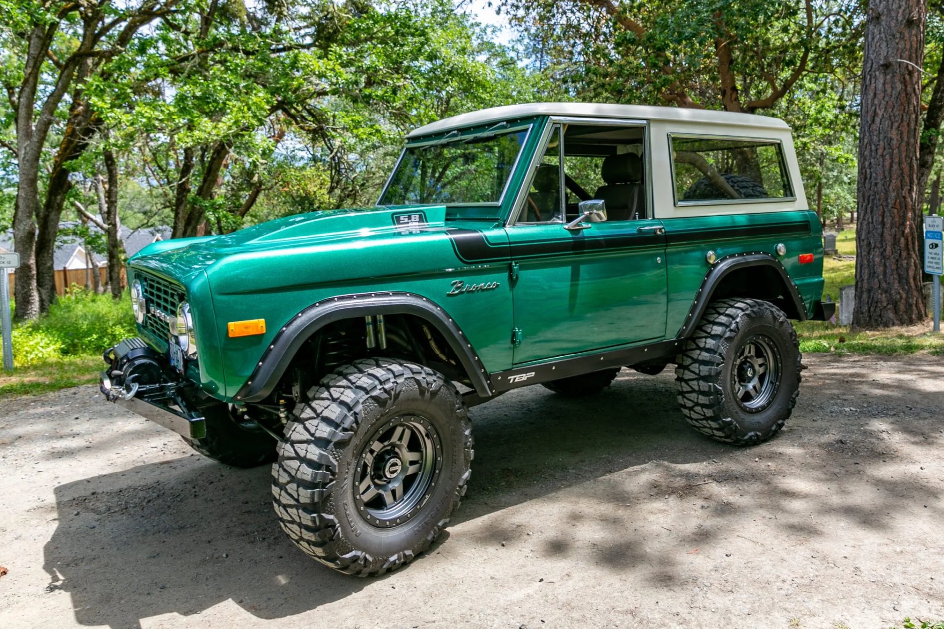 5.8L V8-Powered 1975 Ford Bronco Off-Roader
