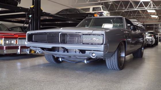 1969 Dodge Charger with 6.1L HEMI V8 Swap