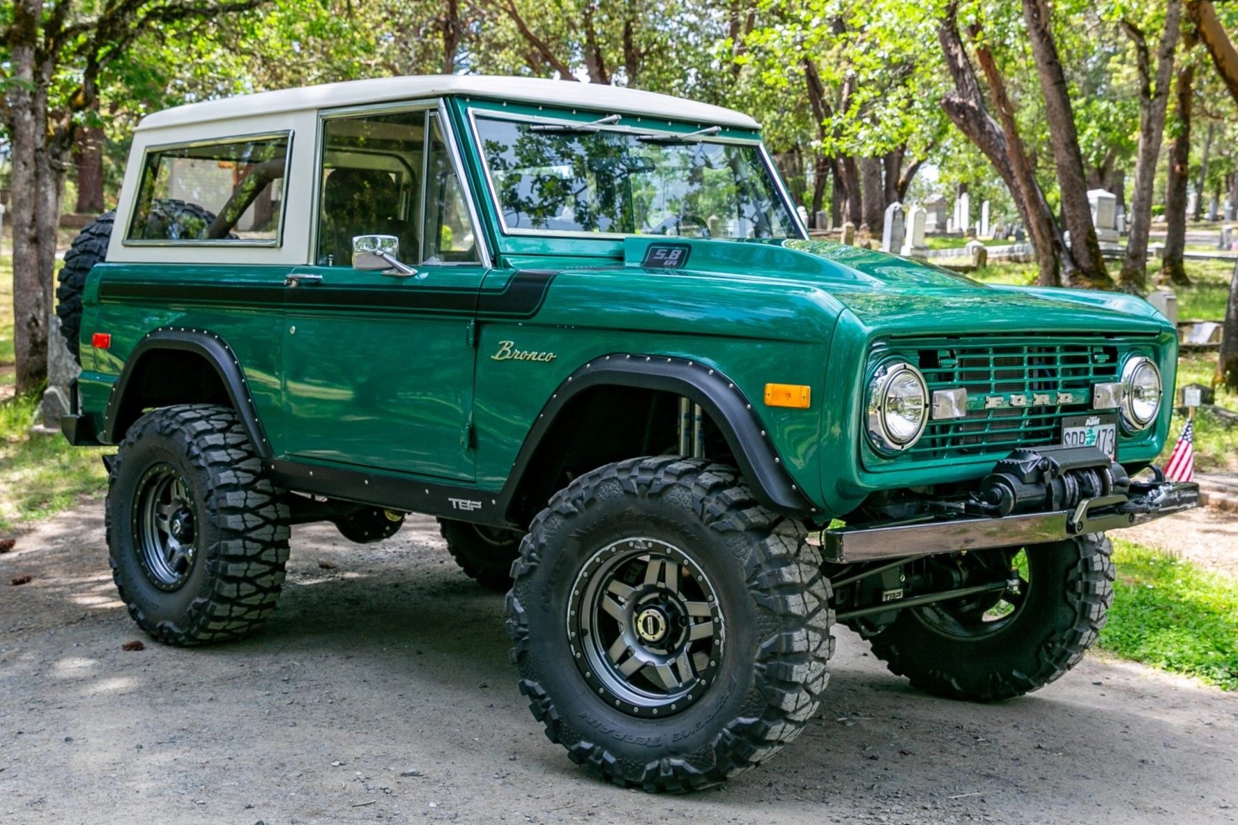 5.8L V8-Powered 1975 Ford Bronco Off-Roader