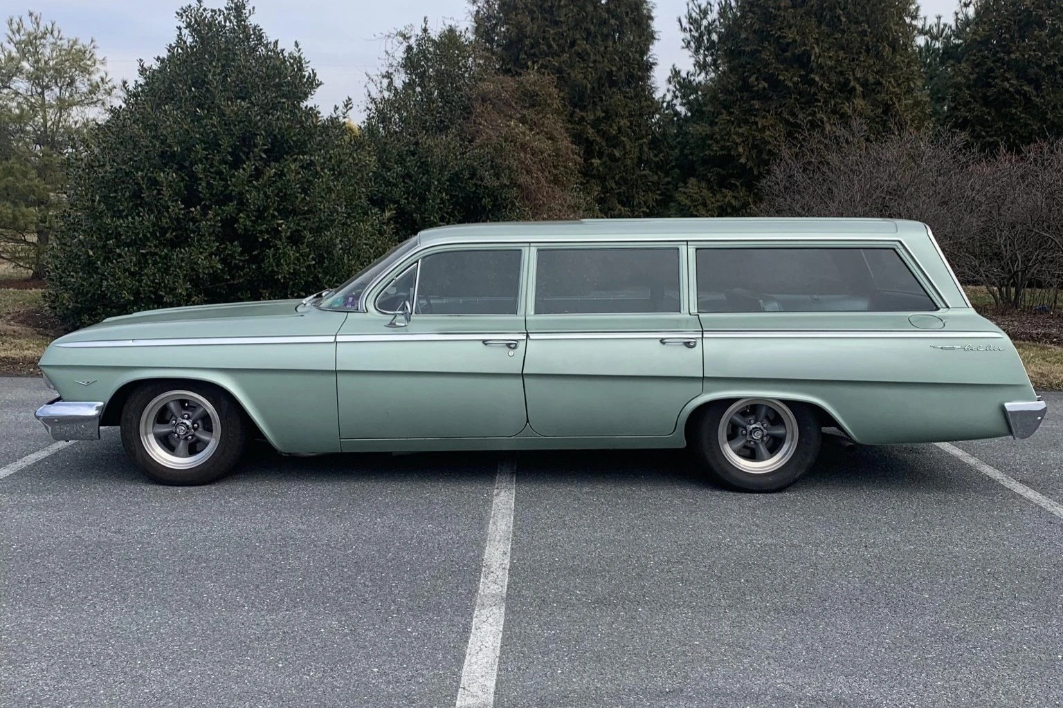 350-Swapped 1962 Chevrolet Bel Air Sleeper Wagon