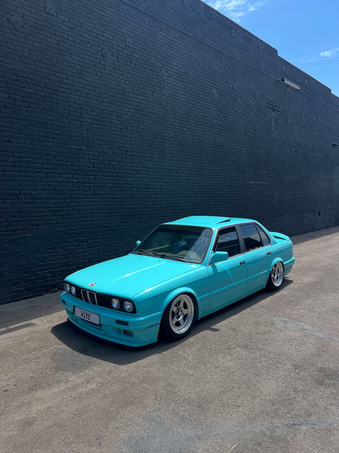 BMW E30 by WIXE