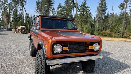 Modified 1975 Ford Bronco 5-Speed