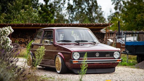Stanced Volkswagen Golf GTI Mk1