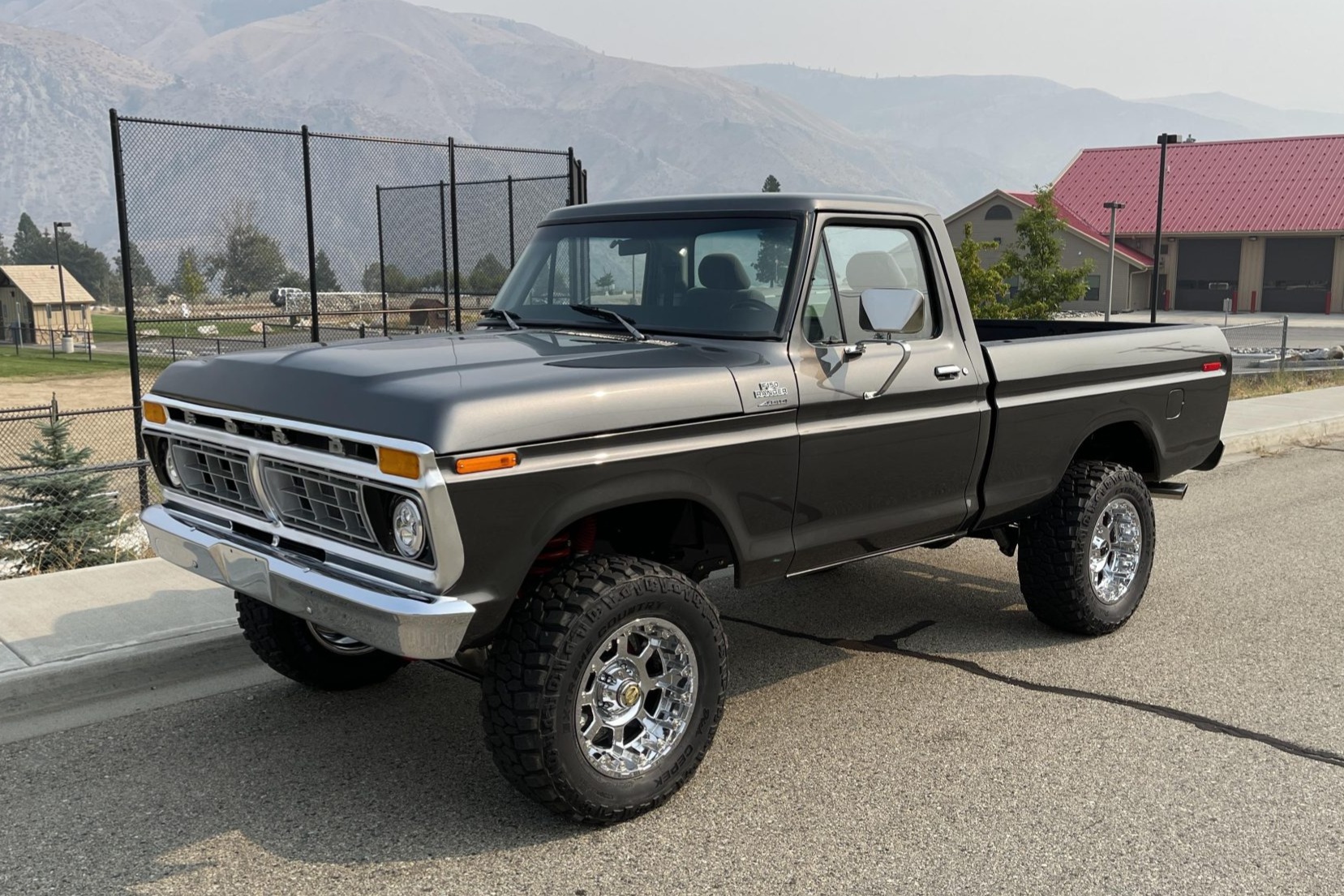1977 Ford F-150 Custom 4×4 by BaerBronco