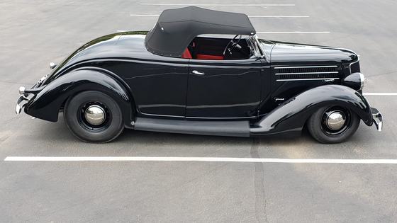 Edelbrock Racing V8-Powered 1936 Ford Roadster