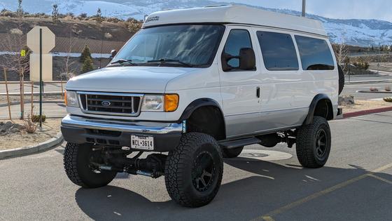 2006 Ford E-350 Super Duty by SpeedAddict502